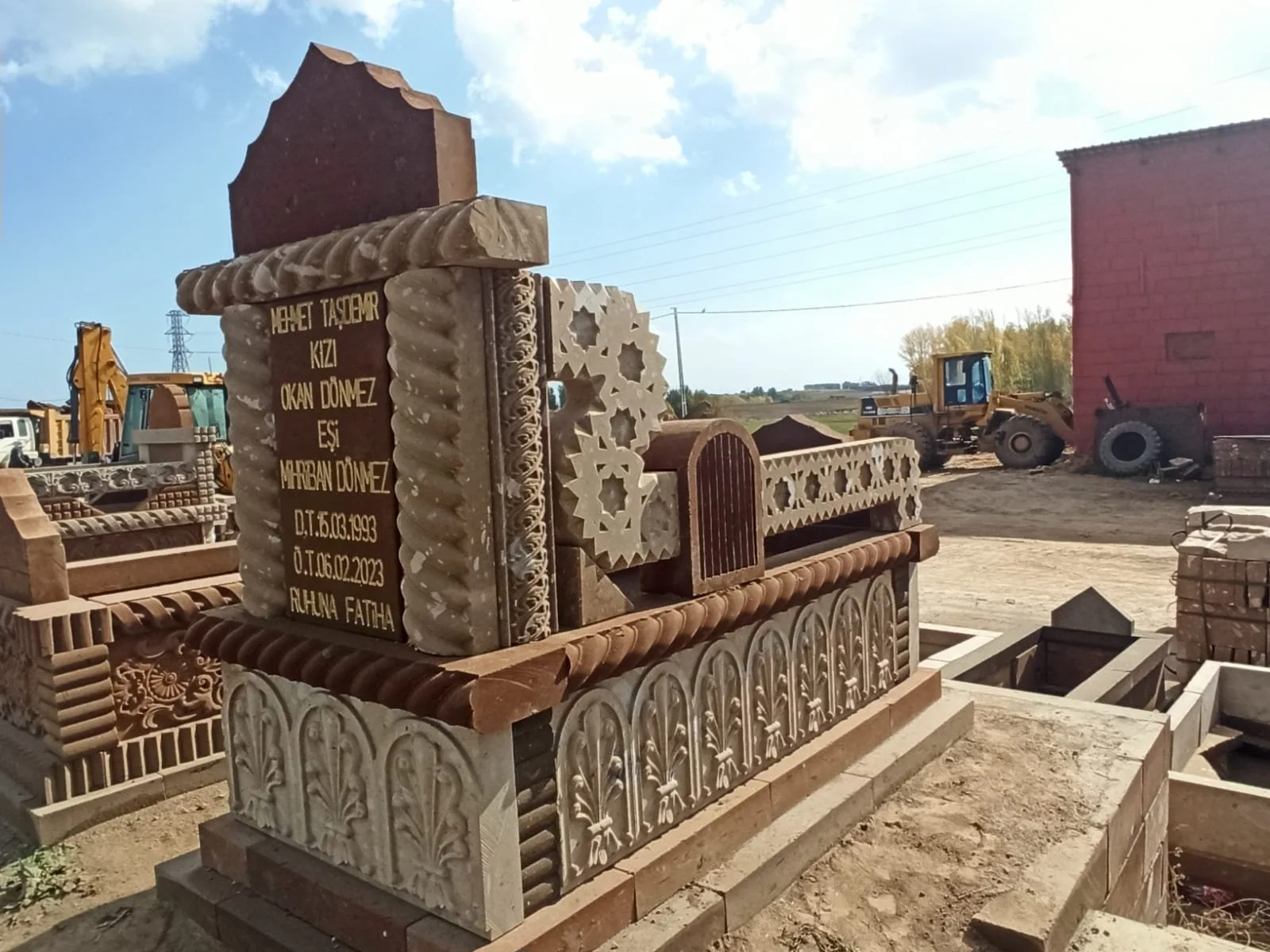Özel Tasarım Mezar — Ahlat taşı mezar taşı